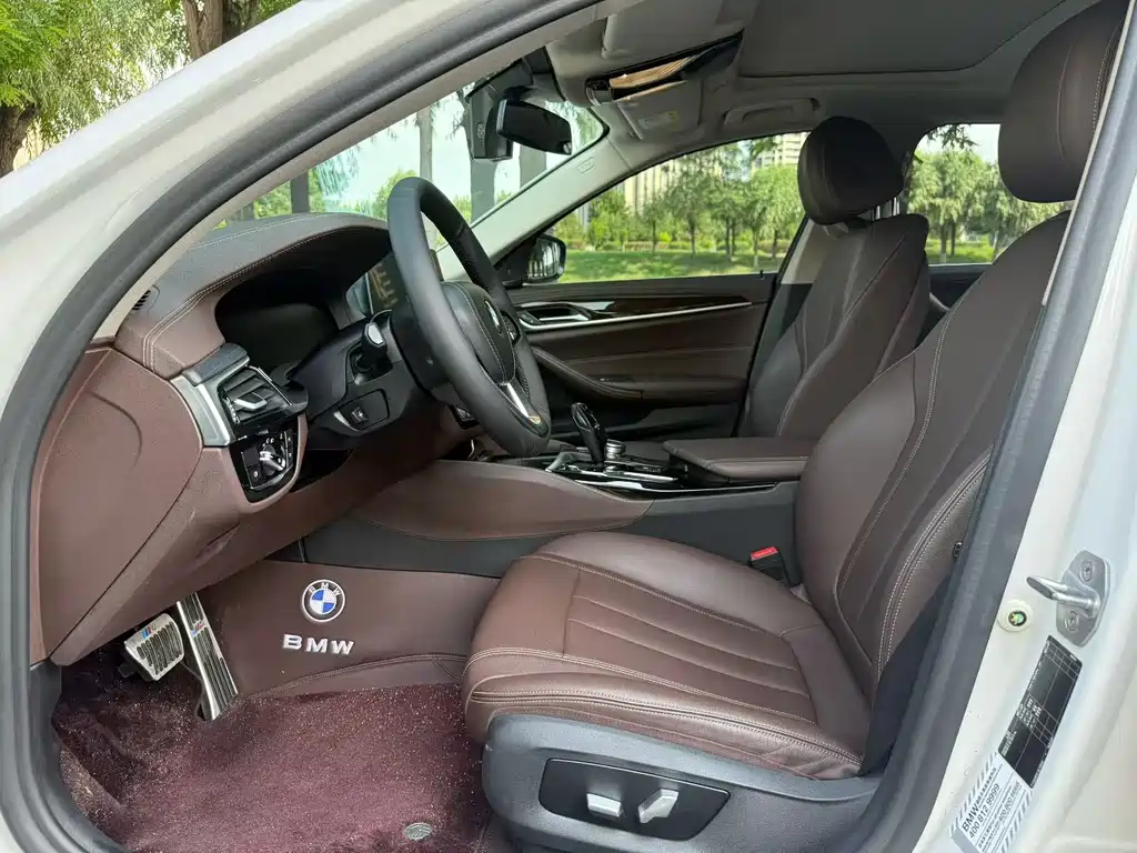 BMW 5 Series — миниатюра 4