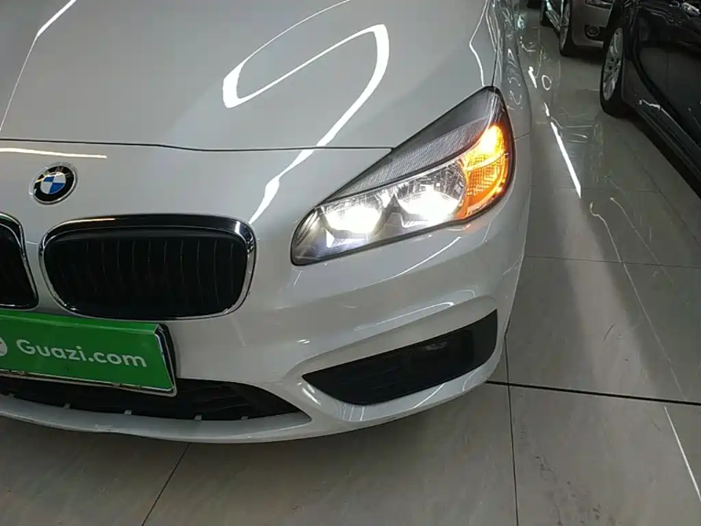 BMW 2 Series Active Tourer — миниатюра 24