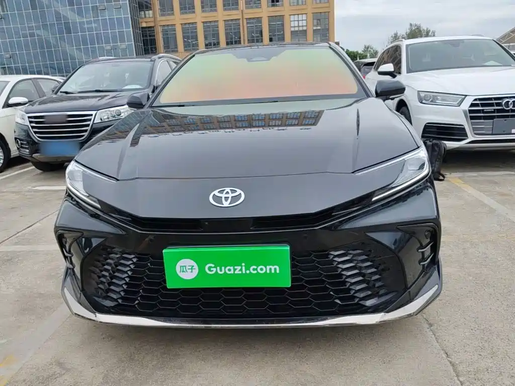 Toyota Camry — миниатюра 3