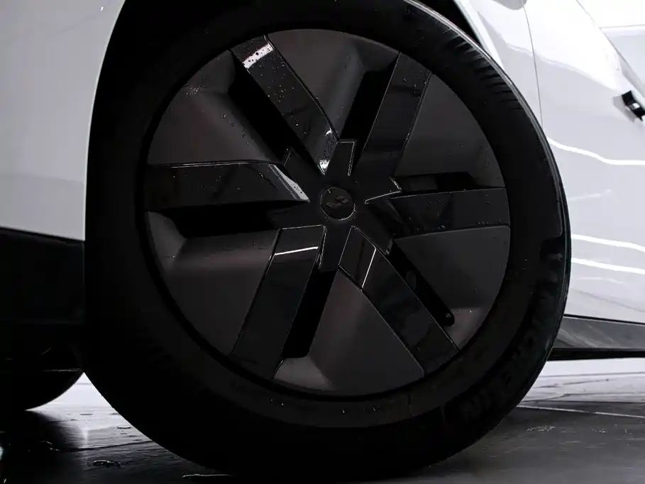 Li Auto Li MEGA — миниатюра 19