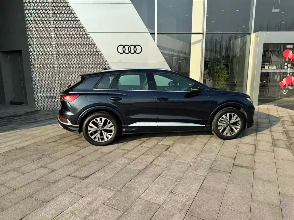 AUDI Q4 E TRON