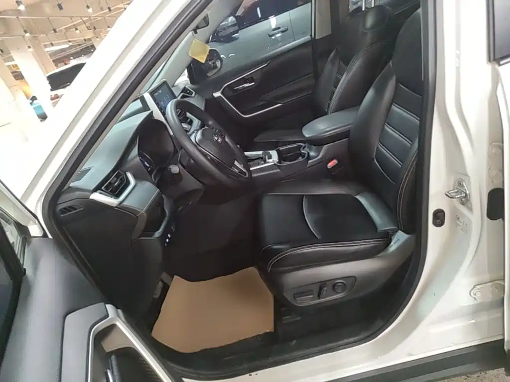 Toyota RAV4 — миниатюра 15