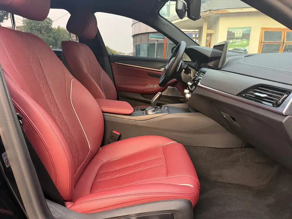 BMW 5 Series — миниатюра 11