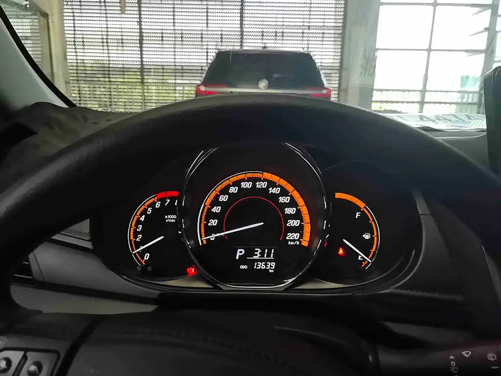 Toyota Yaris L — миниатюра 5