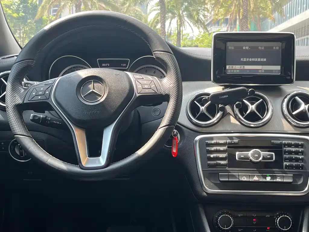 Mercedes-Benz GLA — миниатюра 11