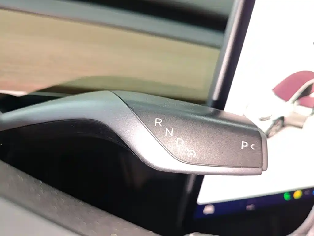 Tesla Model Y — миниатюра 14