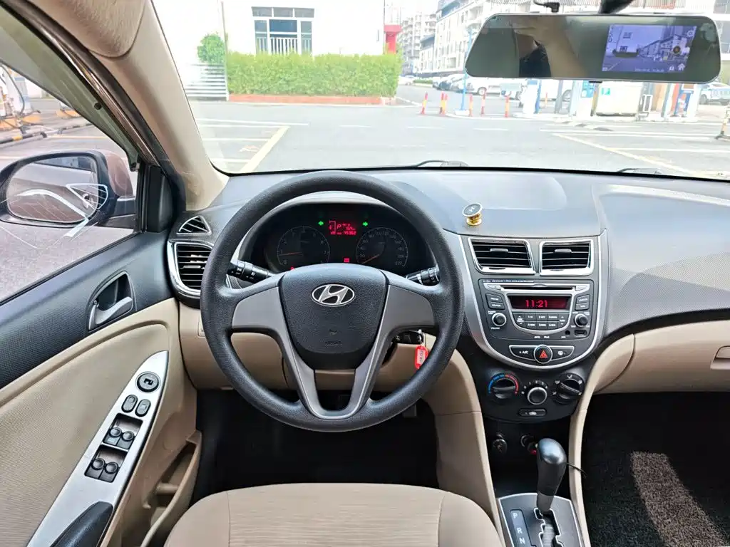 Hyundai Verna — миниатюра 18