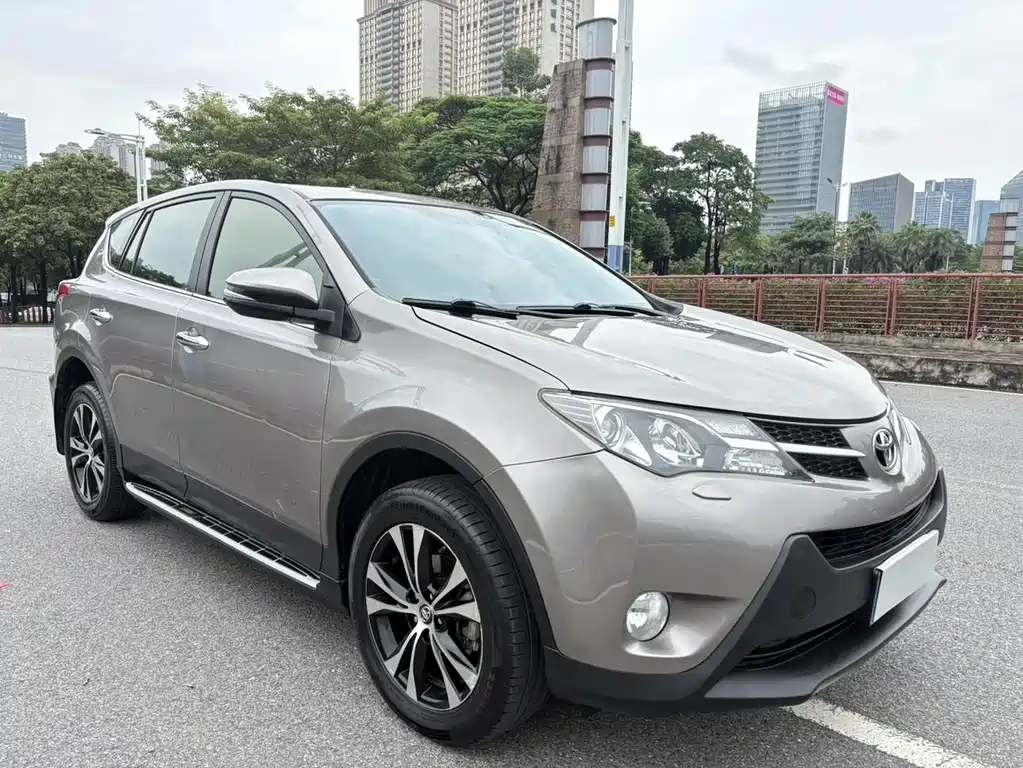 Toyota RAV4 — миниатюра 3