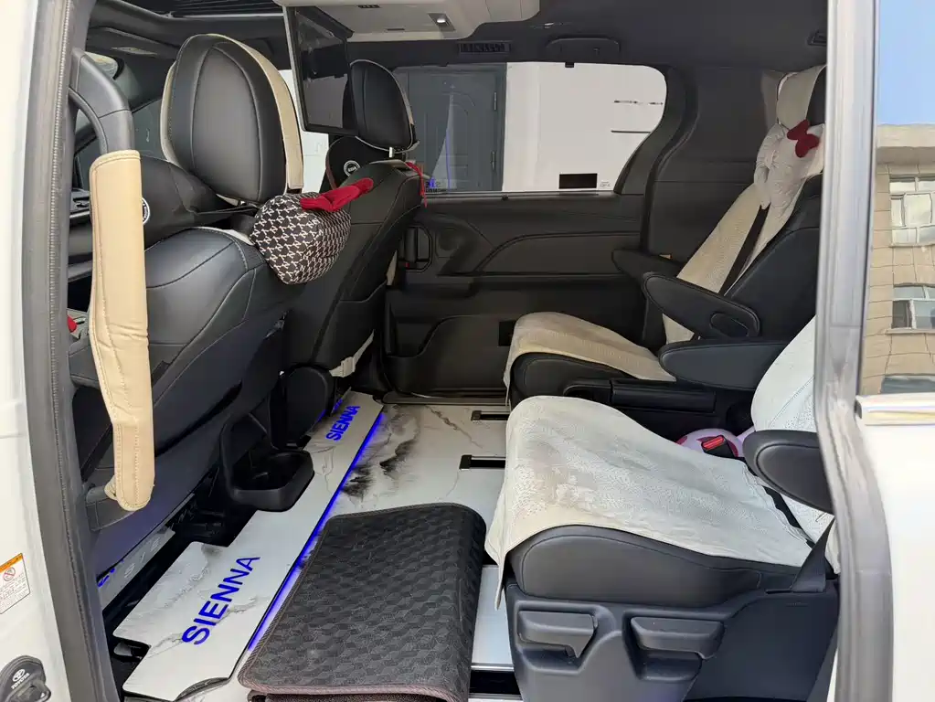 Toyota Sienna — миниатюра 7