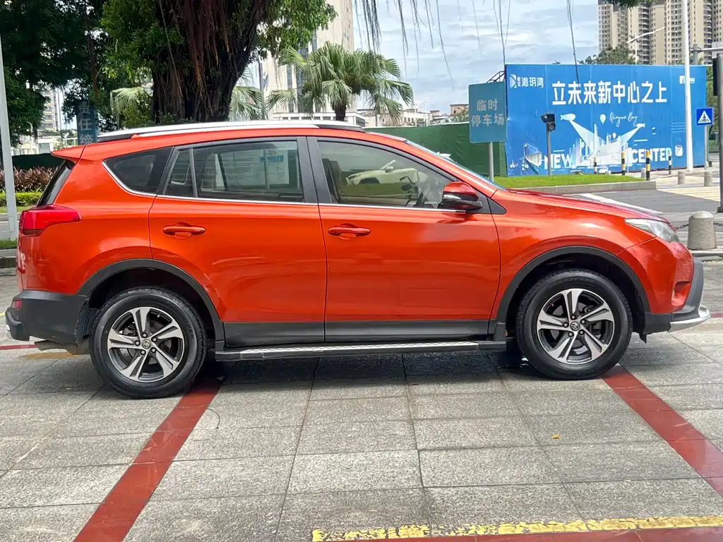 Toyota RAV4 — миниатюра 7