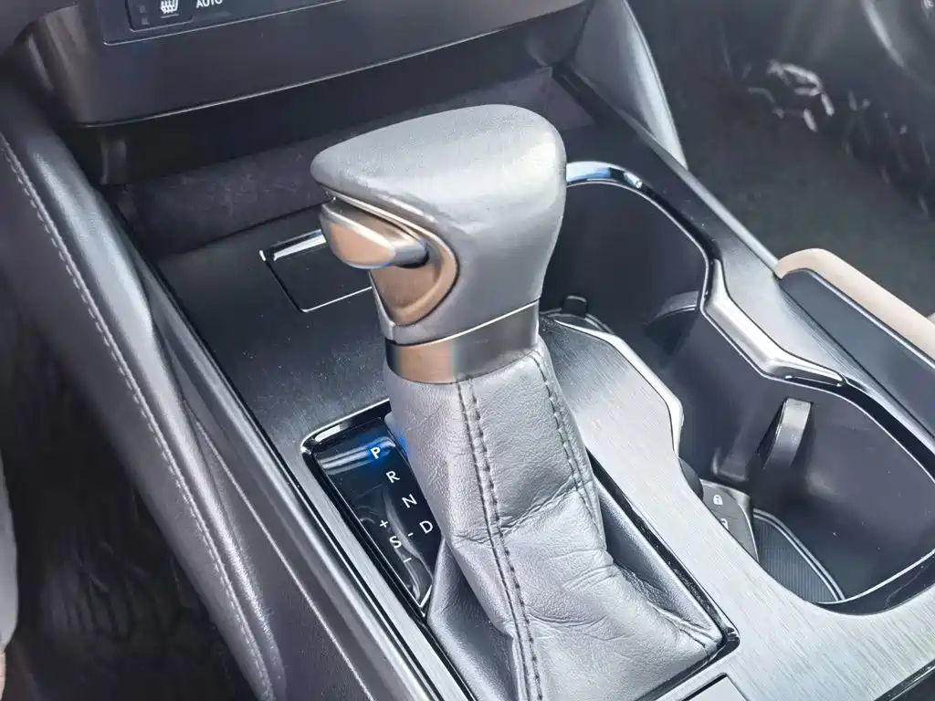 Lexus ES — миниатюра 12