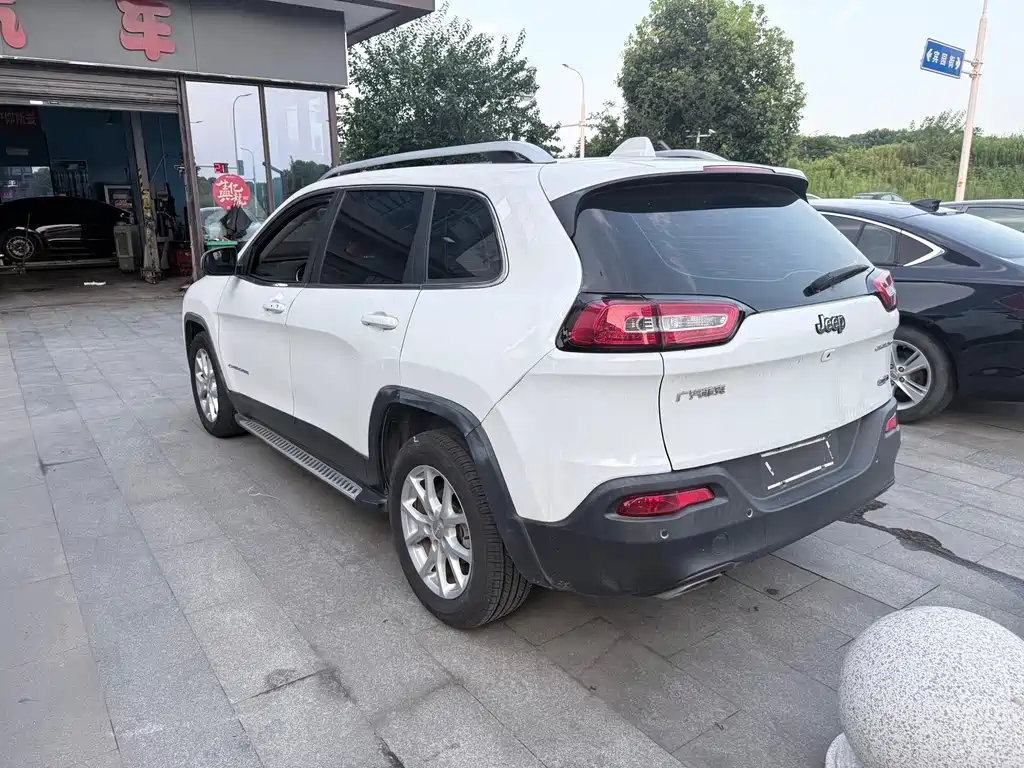 Jeep Cherokee — миниатюра 11