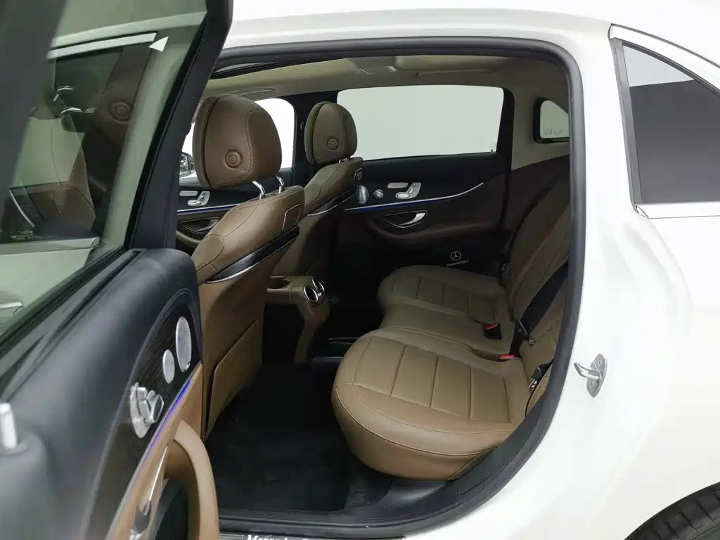 Mercedes-Benz E-Class — миниатюра 15