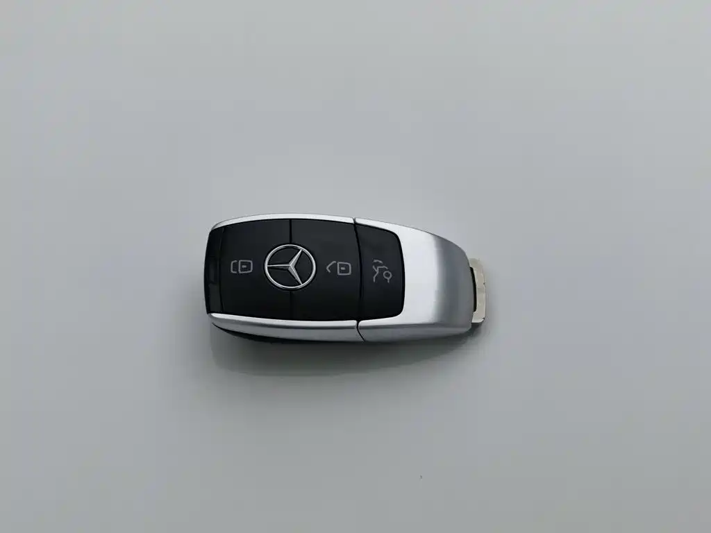 Mercedes-Benz E-Class — миниатюра 19