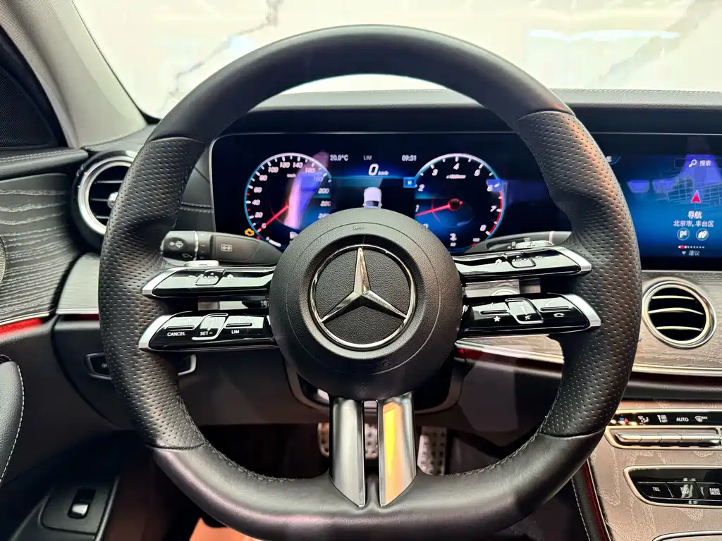 Mercedes-Benz E-Class — миниатюра 10