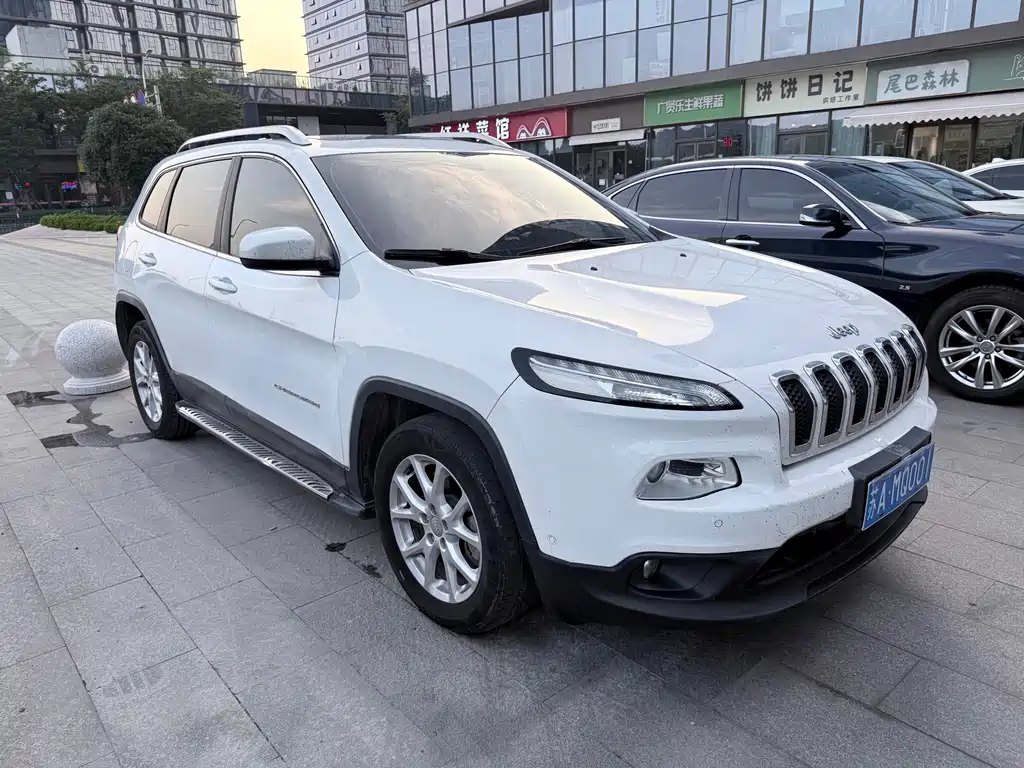 Jeep Cherokee — миниатюра 2