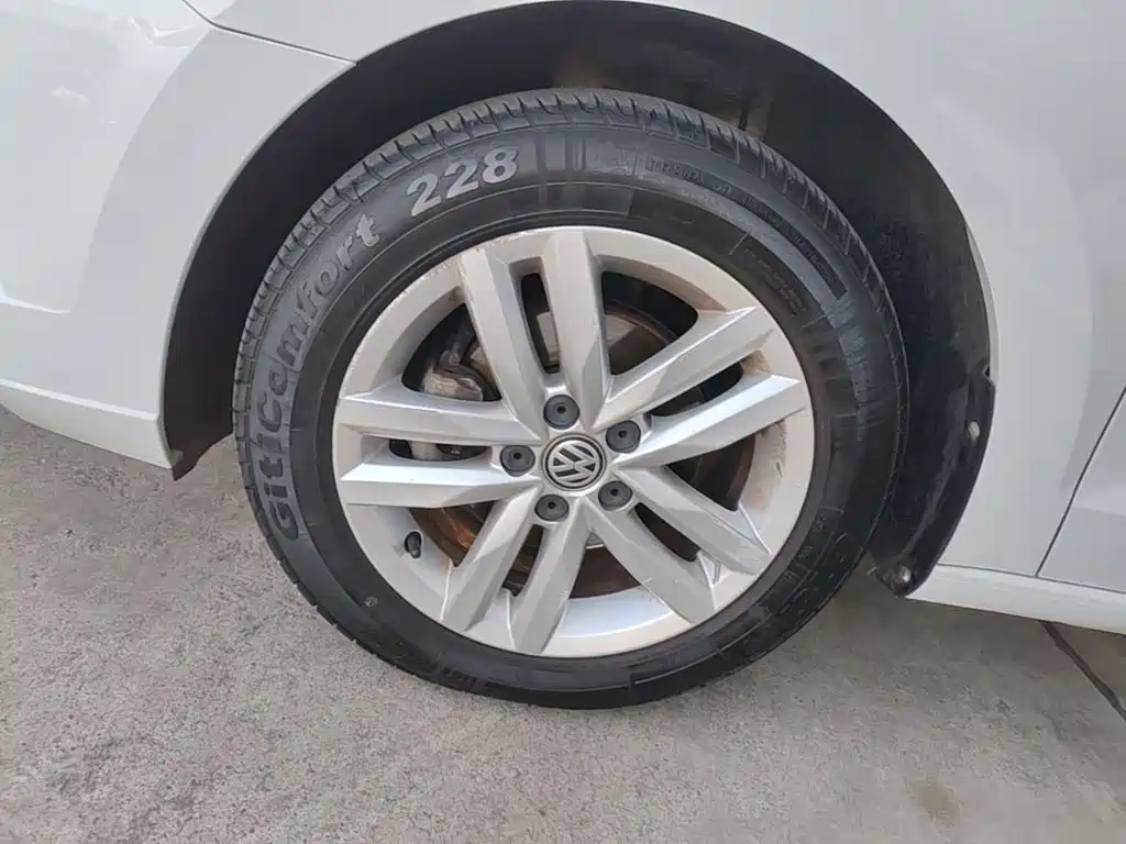 Volkswagen Jetta — миниатюра 23