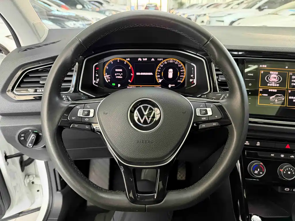 Volkswagen T-Roc — миниатюра 11