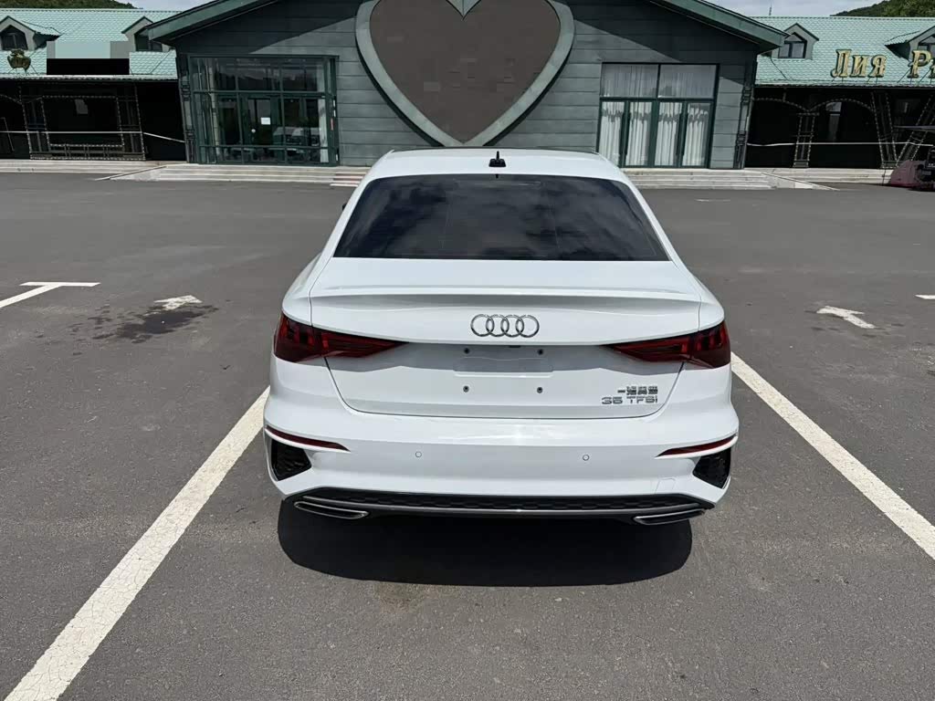 Audi A3 1.4 л 2023 г. Белый, пробег 33000 км