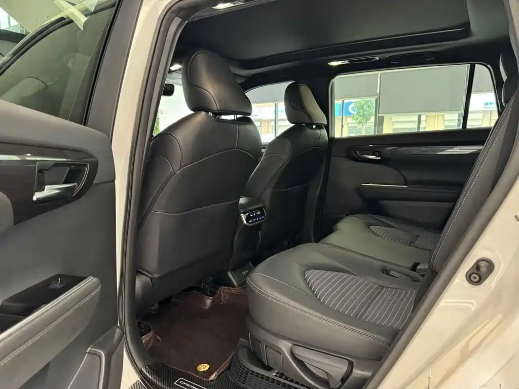 Toyota Crown Kluger — миниатюра 5