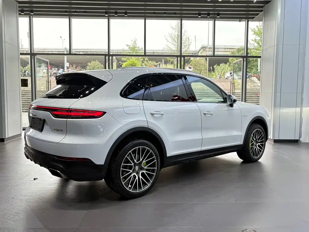 Porsche Cayenne Hybrid — миниатюра 7