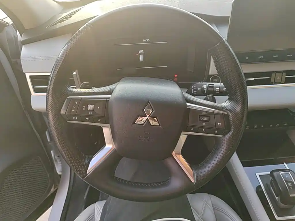 Mitsubishi Outlander — миниатюра 11