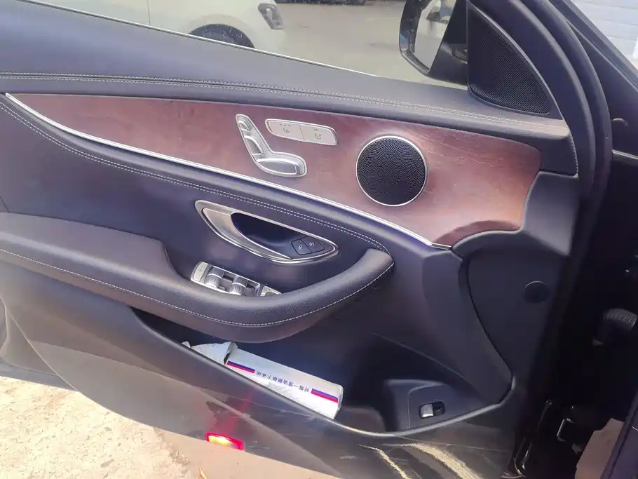 Mercedes-Benz E-Class — миниатюра 7
