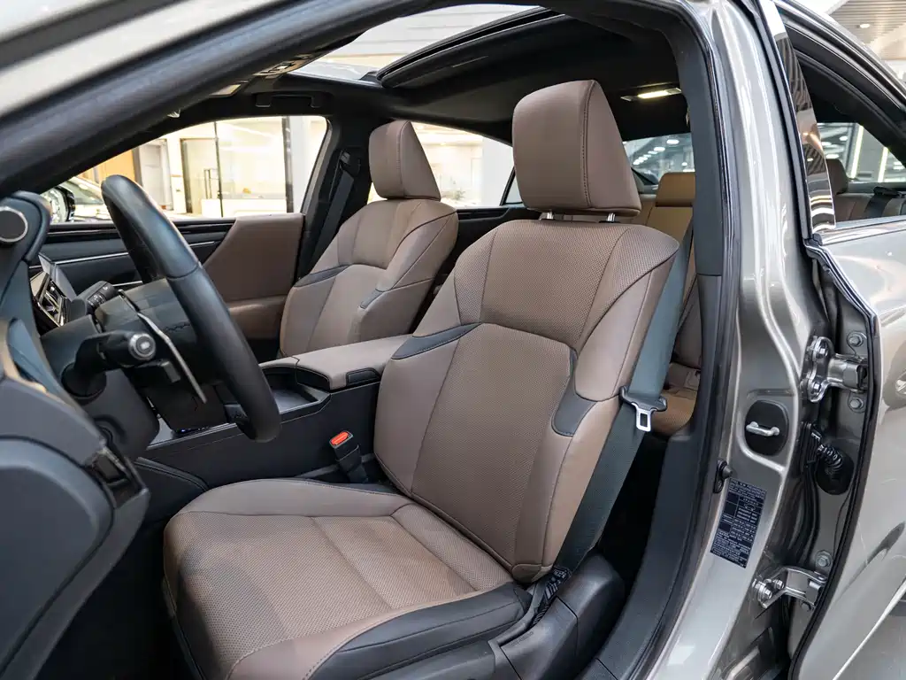 Lexus ES — миниатюра 11
