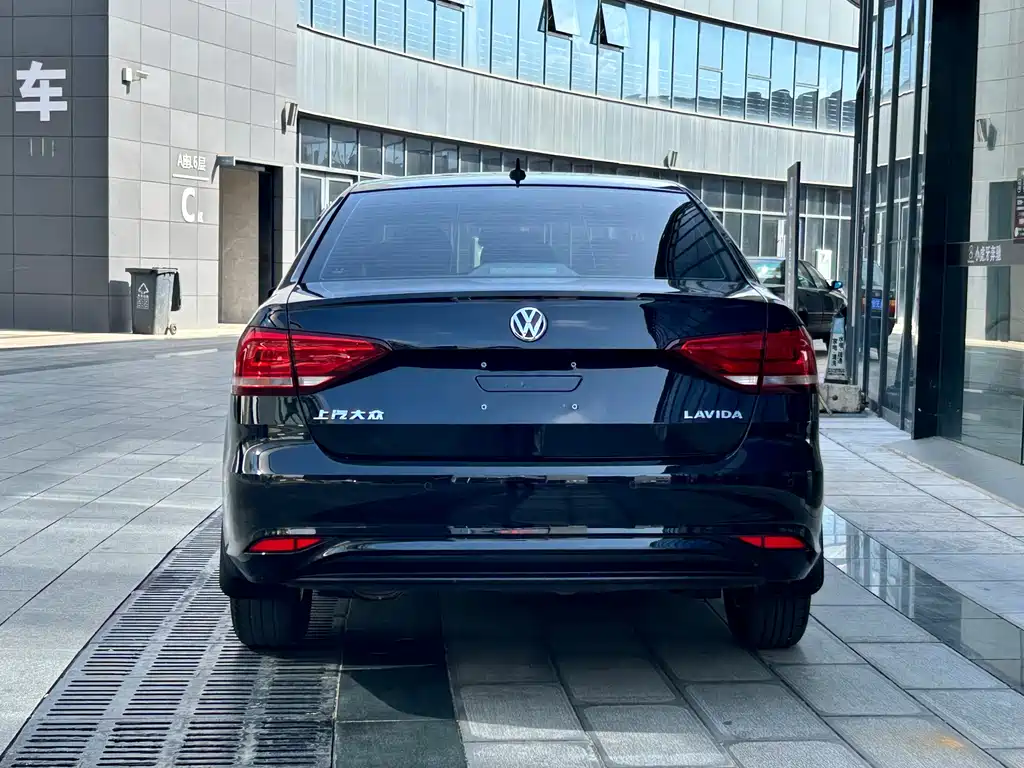 Volkswagen Lavida — миниатюра 5