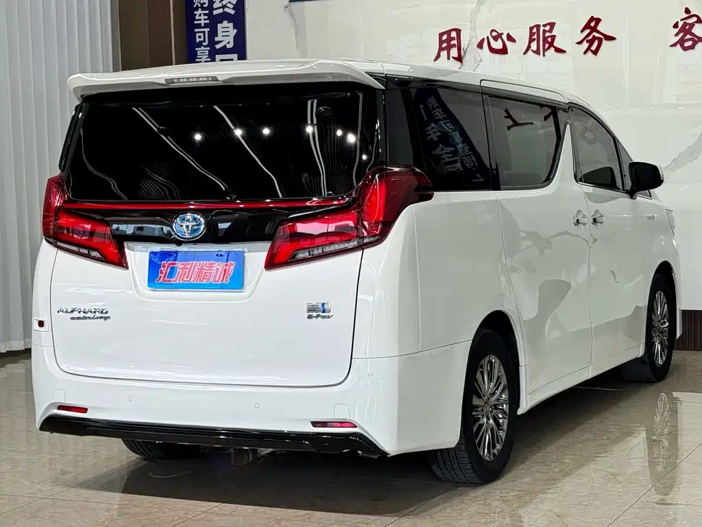 Toyota Alphard — миниатюра 6