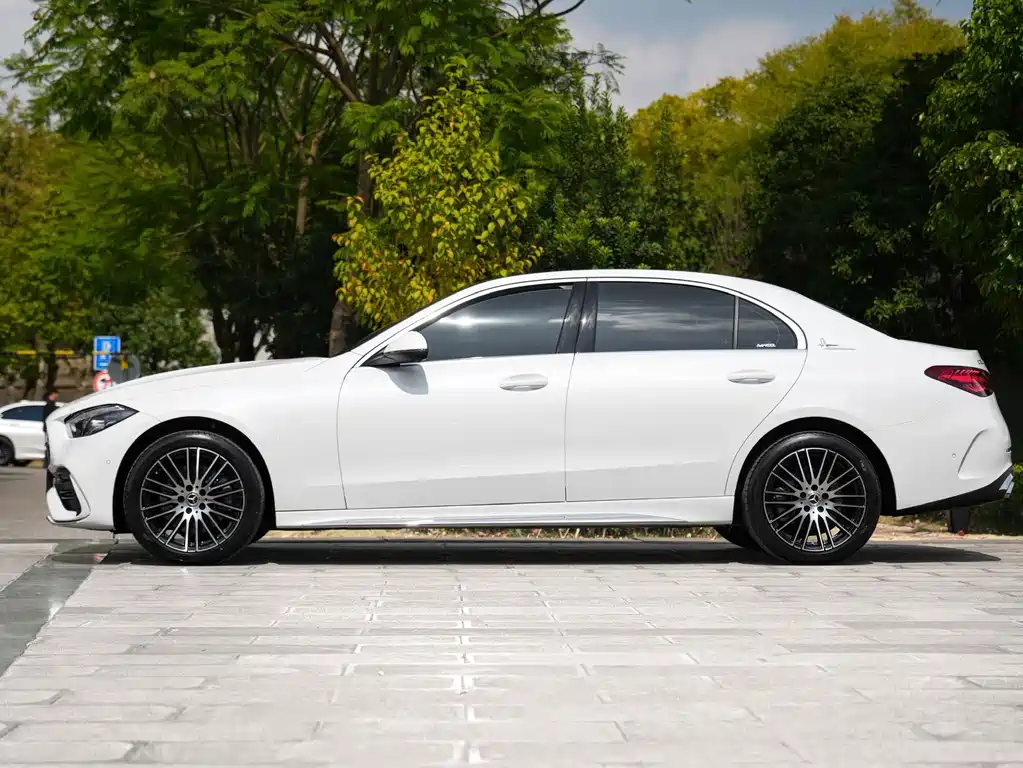Mercedes-Benz C-Class — миниатюра 12