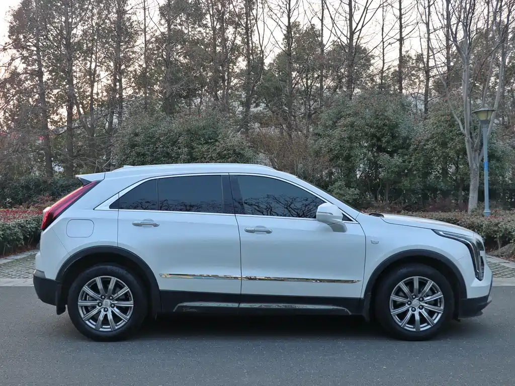 CADILLAC XT4