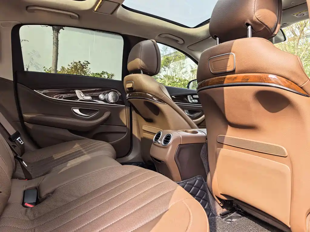 Mercedes-Benz E-Class — миниатюра 7