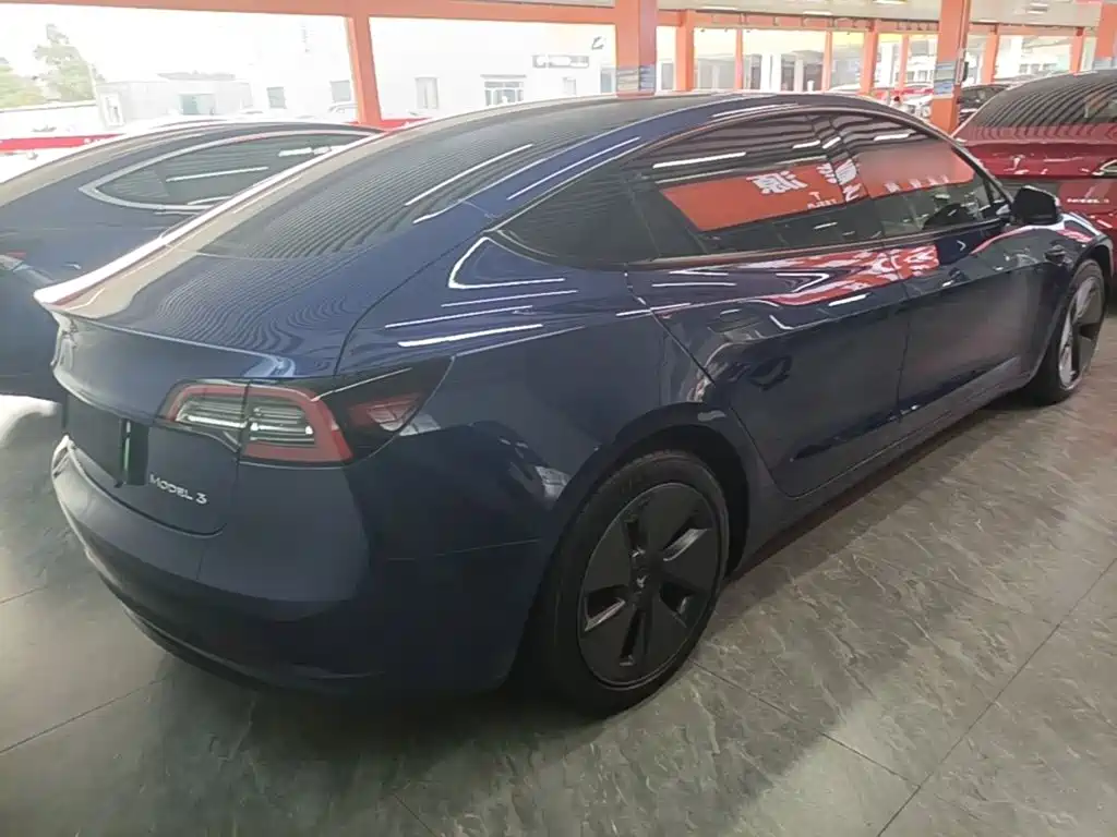 Tesla Model 3 — миниатюра 6