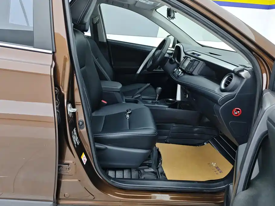 Toyota RAV4 — миниатюра 8