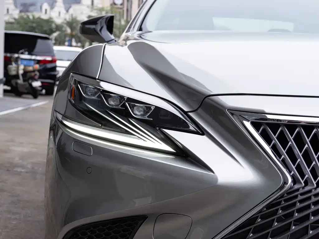 Lexus LS — миниатюра 6