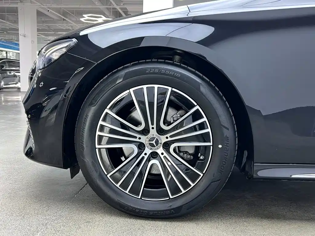 Mercedes-Benz E-Class — миниатюра 14