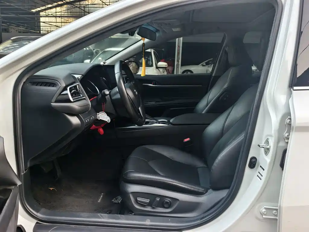 Toyota Camry — миниатюра 9