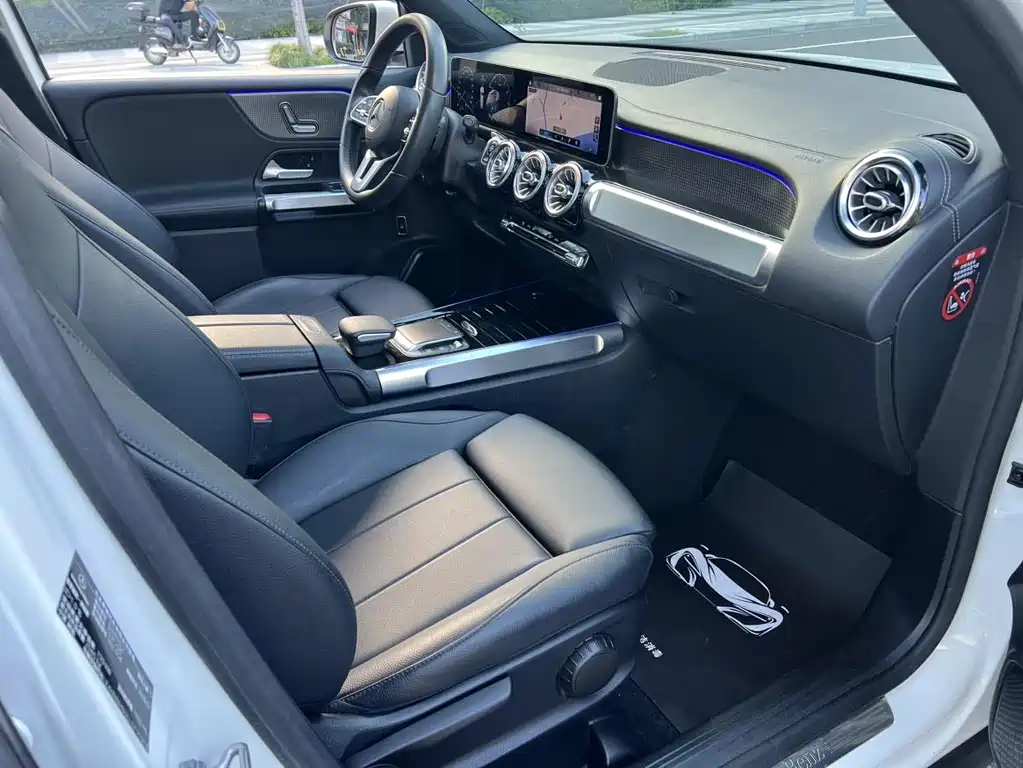 Mercedes-Benz GLB — миниатюра 12