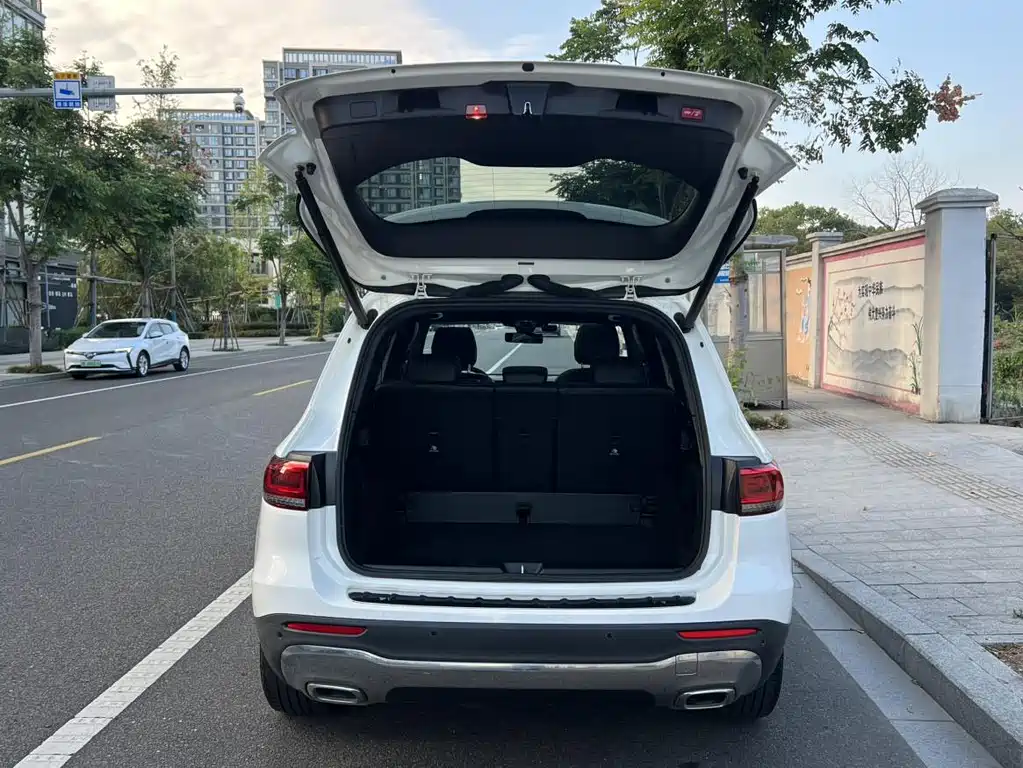 Mercedes-Benz GLB — миниатюра 17