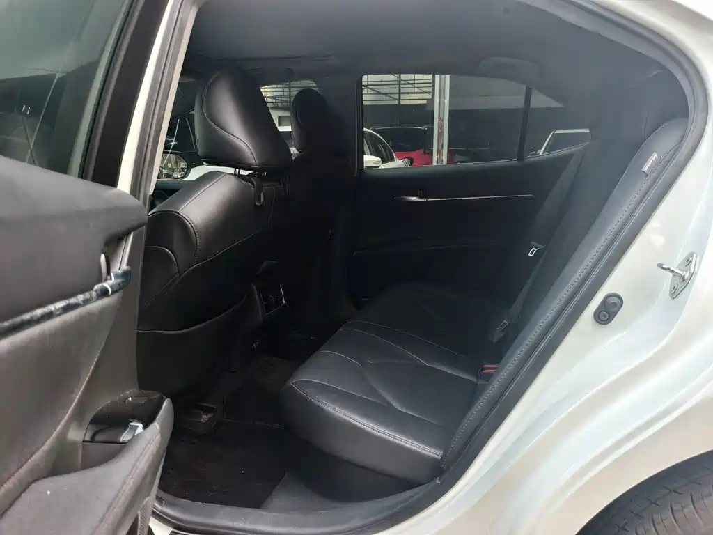Toyota Camry — миниатюра 11
