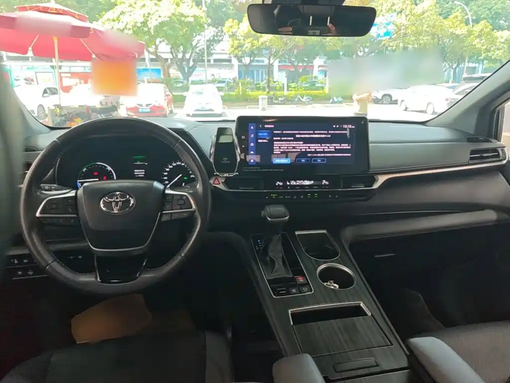 Toyota Sienna — миниатюра 10