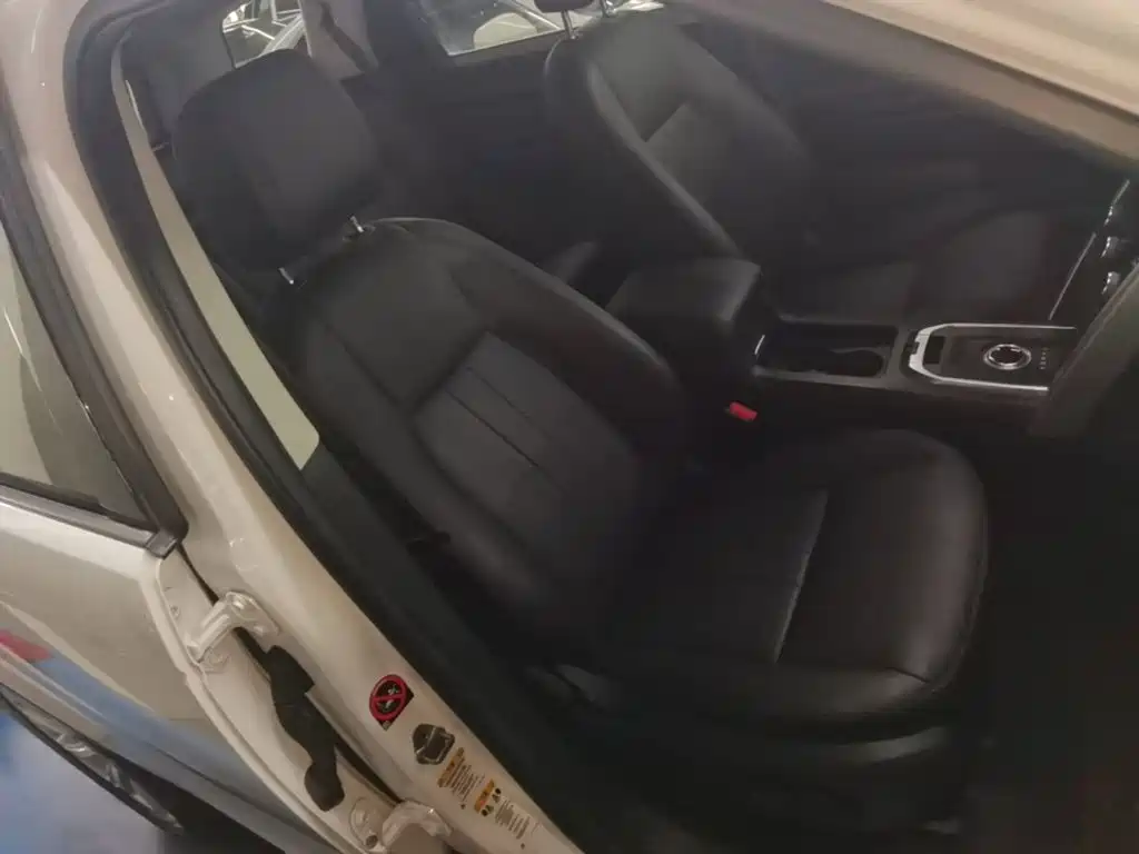 Land Rover Discovery Sport — миниатюра 25