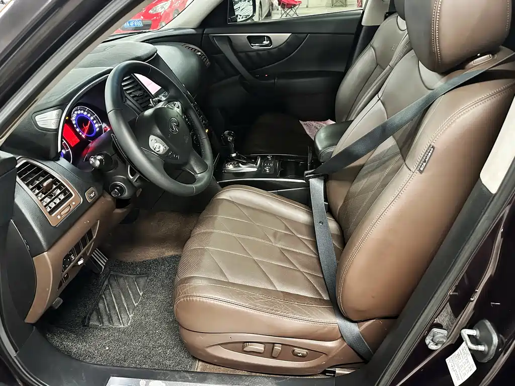 Infiniti FX — миниатюра 12