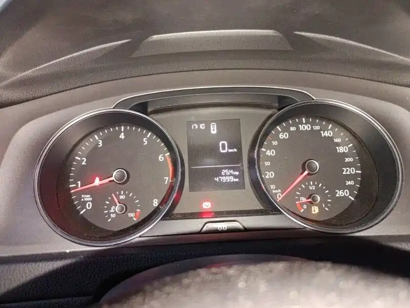 Volkswagen Golf 2015 1.6L MT Fashion