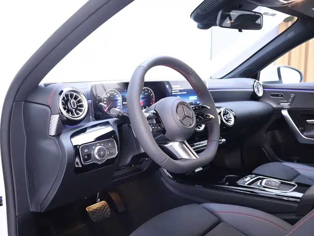Mercedes-Benz A-Class — миниатюра 11