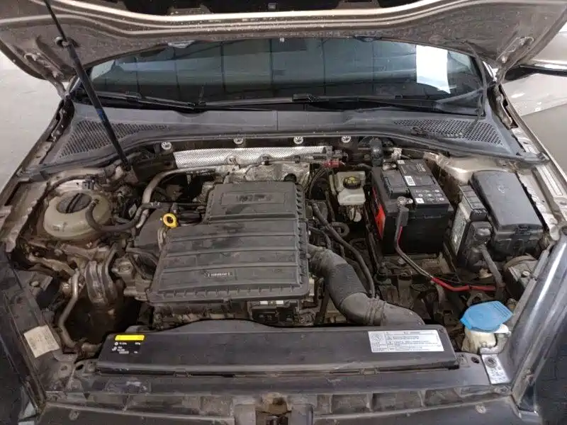 Volkswagen Golf 2015 1.6L MT Fashion