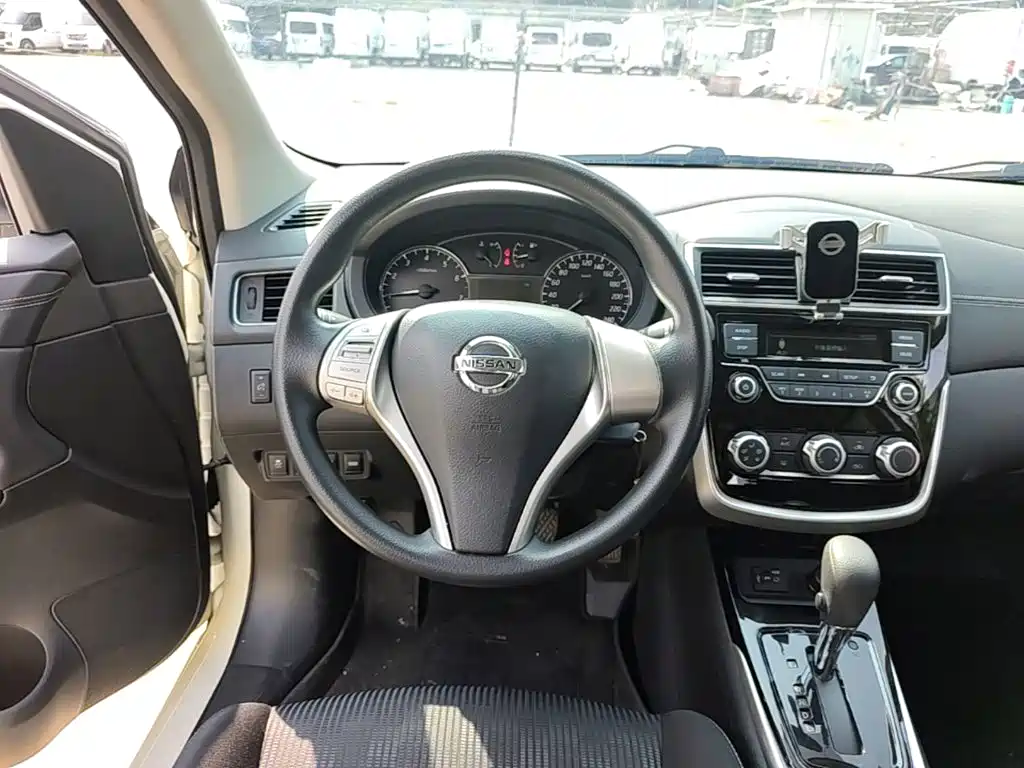 Nissan Tiida — миниатюра 11
