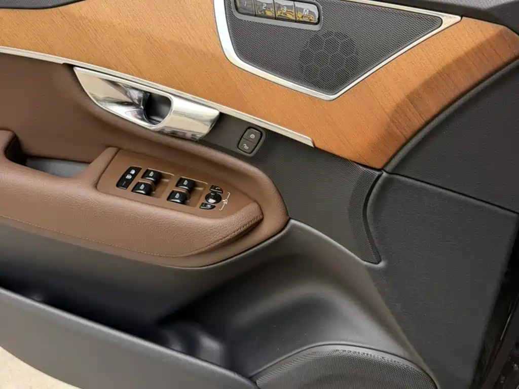 Volvo XC90 — миниатюра 16