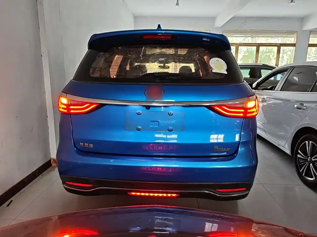 BYD MAX — миниатюра 6